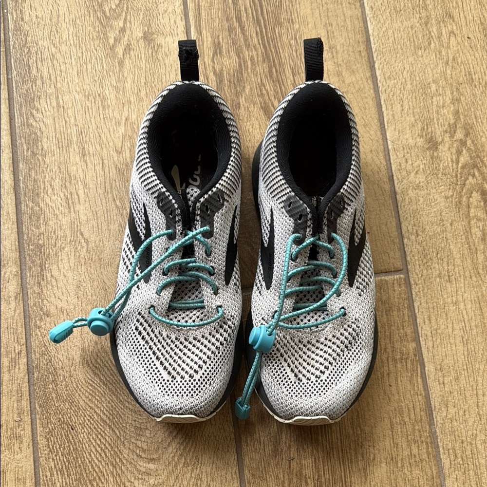 Woman brooks Black and White Athletic Shoes